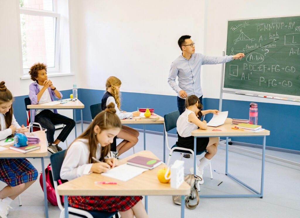 Flexible school desk